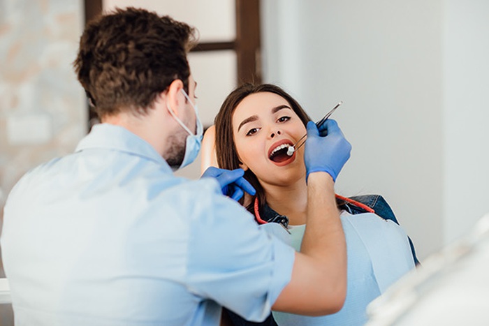 SINUS LIFTING (SINUS AUGMENTATION)
